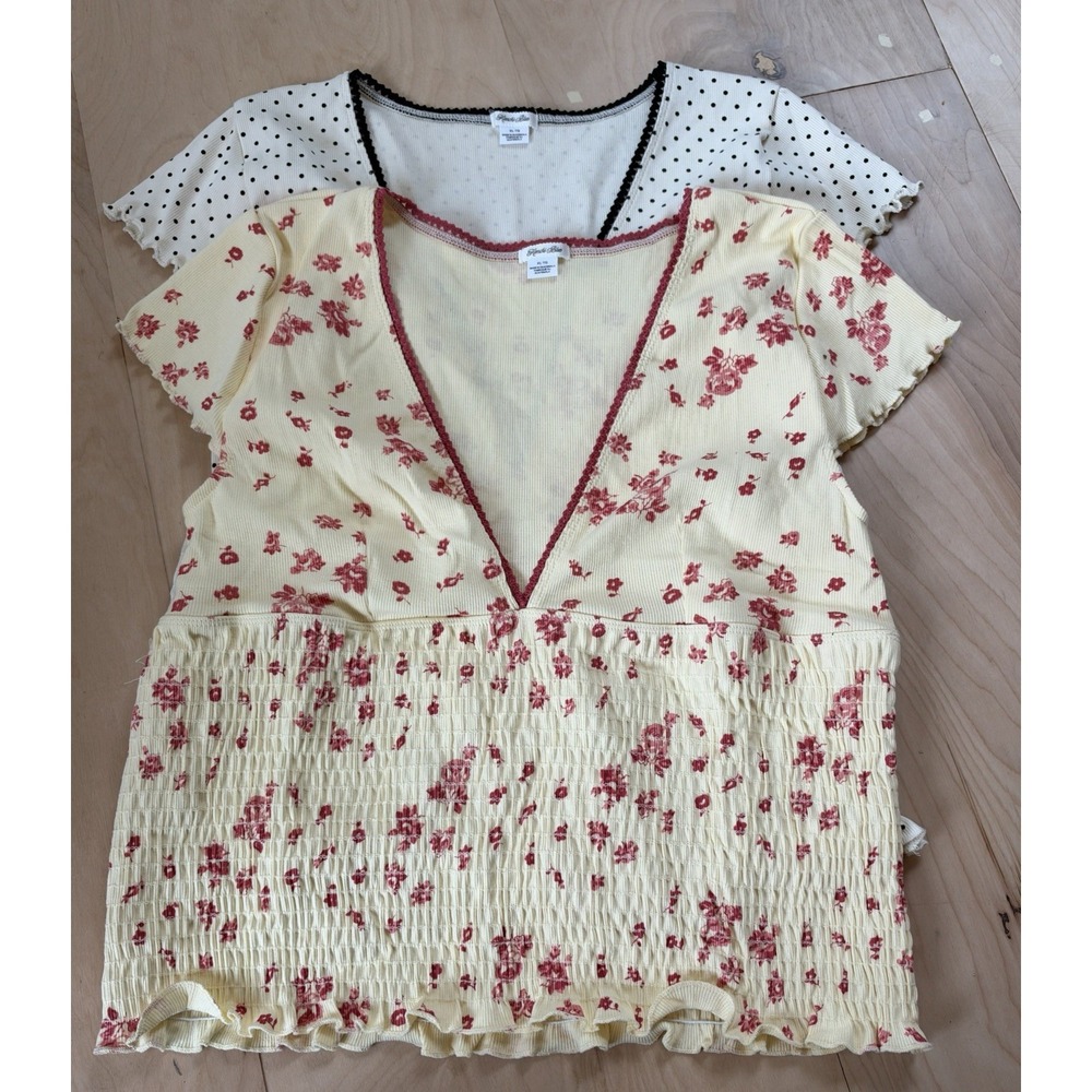 2 Urban Outfitters Kimchi Blue Only You Dainty Smocked Top Baby Tees Y2K XL